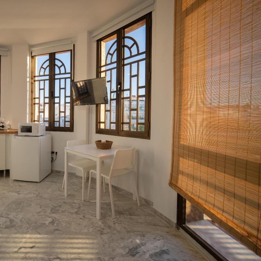 Conjunto De Apartamentos Antiguo Palacio Hotel Paris Уельва Екстер'єр фото